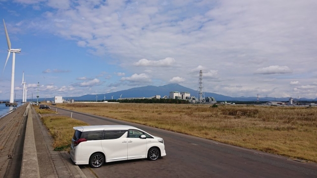 臭いの気になる時期ですね、車の徹底消臭をお試し